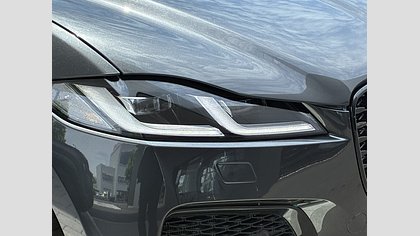 F-Pace 10
