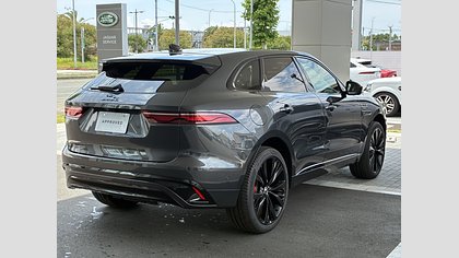 F-Pace 1