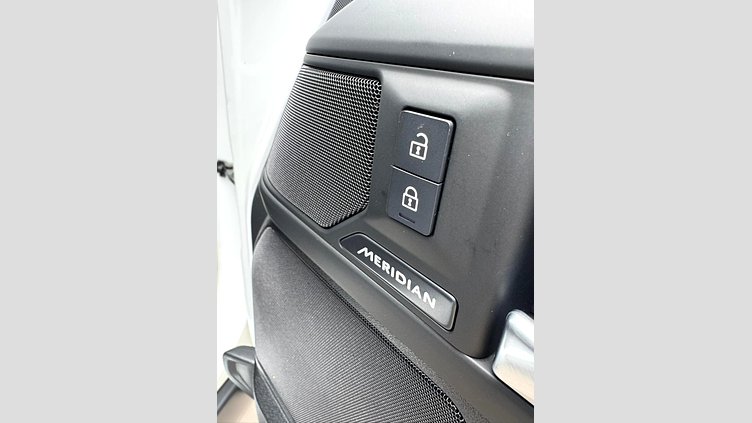2025 Approved Land Rover Defender 110 Fuji White 3.0 turbo diesel i6, 257 kW and 700 Nm AWD 3.0D 257KW D350 X-DYNAMIC
