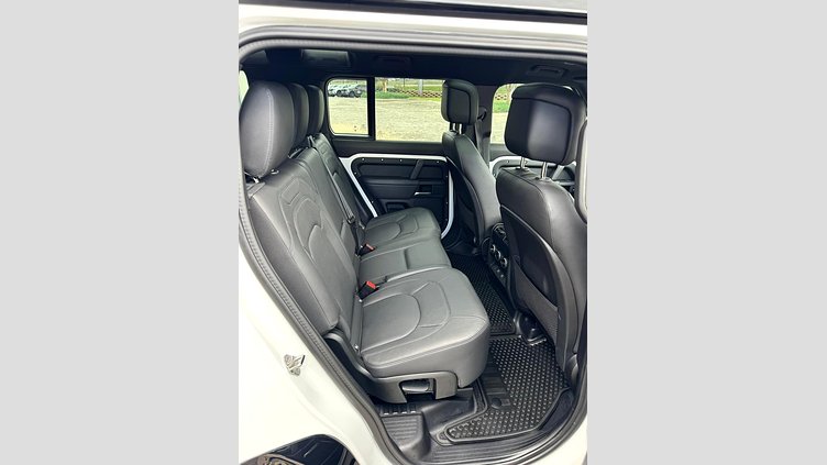 2025 Approved Land Rover Defender 110 Fuji White 3.0 turbo diesel i6, 257 kW and 700 Nm AWD 3.0D 257KW D350 X-DYNAMIC
