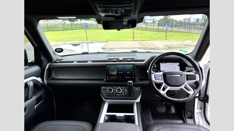 2025 Approved Land Rover Defender 110 Fuji White 3.0 turbo diesel i6, 257 kW and 700 Nm AWD 3.0D 257KW D350 X-DYNAMIC