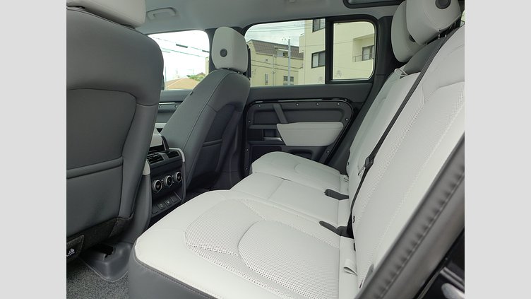 2024 認定中古車 Land Rover Defender 110 サントリーニブラック D350 ディーゼルマイルドハイブリッド X-Dynamic SE