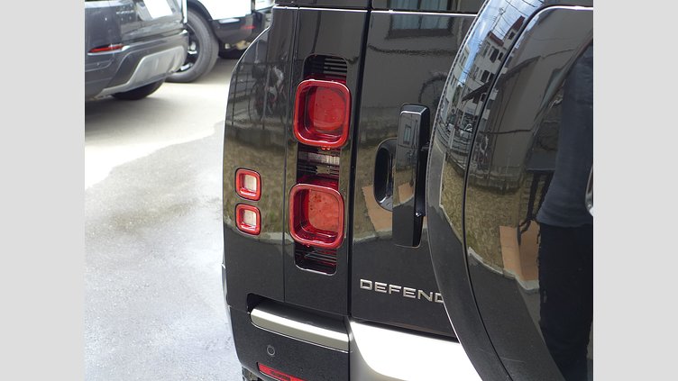 2024 認定中古車 Land Rover Defender 110 サントリーニブラック D350 ディーゼルマイルドハイブリッド X-Dynamic SE