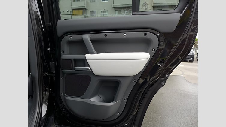 2024 認定中古車 Land Rover Defender 110 サントリーニブラック D350 ディーゼルマイルドハイブリッド X-Dynamic SE