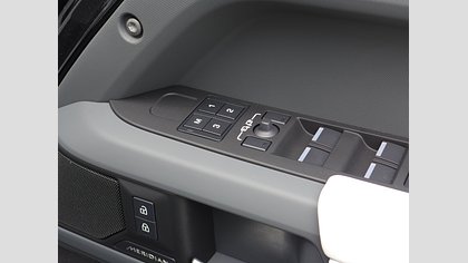 Defender 110 23