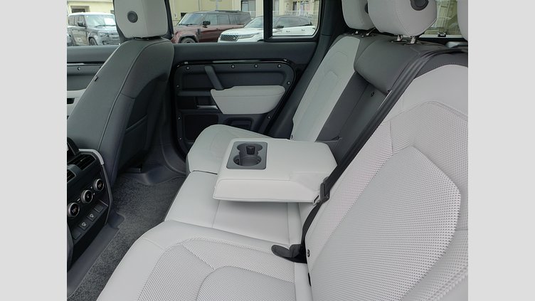 2024 認定中古車 Land Rover Defender 110 サントリーニブラック D350 ディーゼルマイルドハイブリッド X-Dynamic SE
