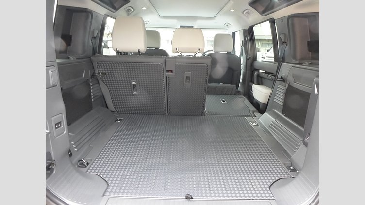 2024 認定中古車 Land Rover Defender 110 サントリーニブラック D350 ディーゼルマイルドハイブリッド X-Dynamic SE