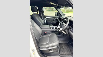 Defender 110 17