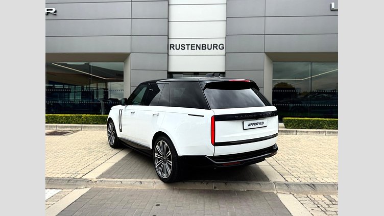 2025 Approved Land Rover Range Rover Ostuni Pearl White 4.4L V8 turbo engine that delivers an impressive 390 kW and 750 Nm of torque.  4.4 HSE (P530)