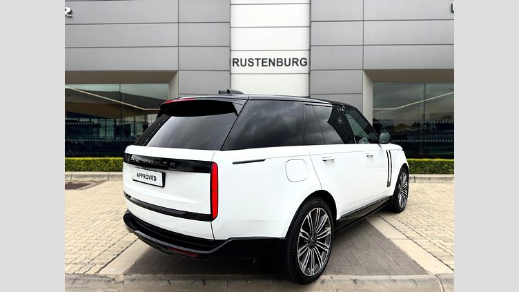 2025 Approved Land Rover Range Rover Ostuni Pearl White 4.4L V8 turbo engine that delivers an impressive 390 kW and 750 Nm of torque.  4.4 HSE (P530)