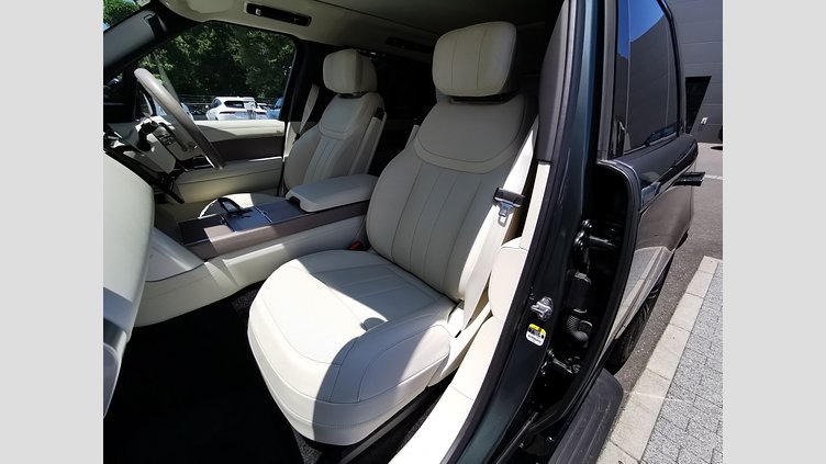 2025 認定中古車 Land Rover Range Rover ベルグレイヴィアグリーン D350 AWD MHEV（AT） スタンダードホイールベース Autobiography