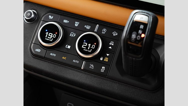 2023 認定中古車 Land Rover Defender 110 ゴンドワナストーン D300 AWD（AT） X-DYNAMIC HSE