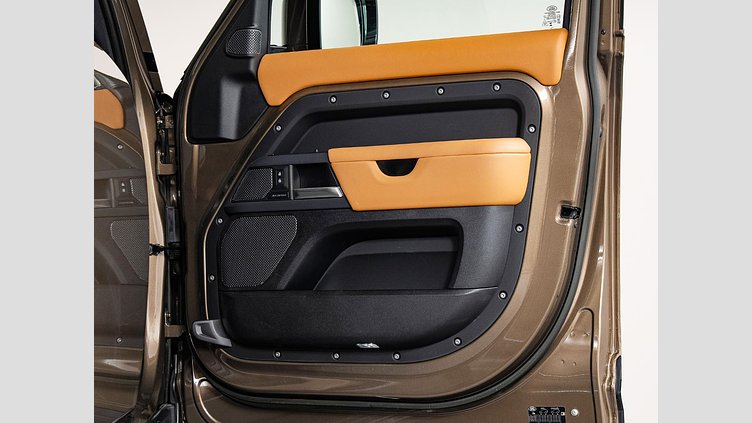2023 認定中古車 Land Rover Defender 110 ゴンドワナストーン D300 AWD（AT） X-DYNAMIC HSE