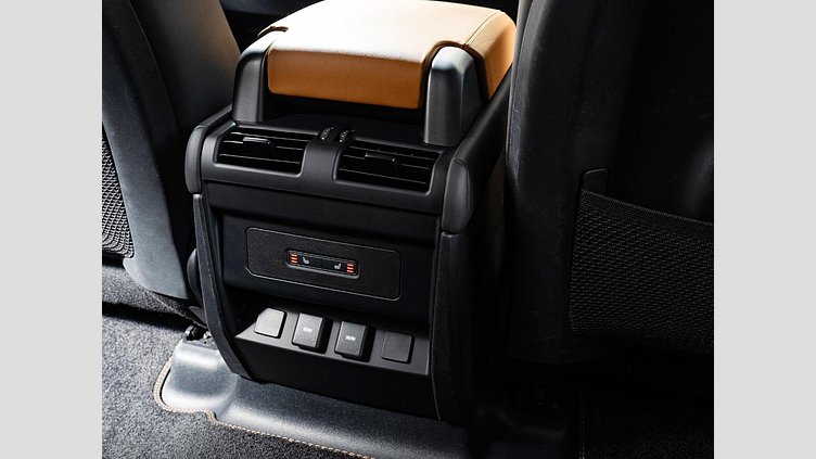 2023 認定中古車 Land Rover Defender 110 ゴンドワナストーン D300 AWD（AT） X-DYNAMIC HSE