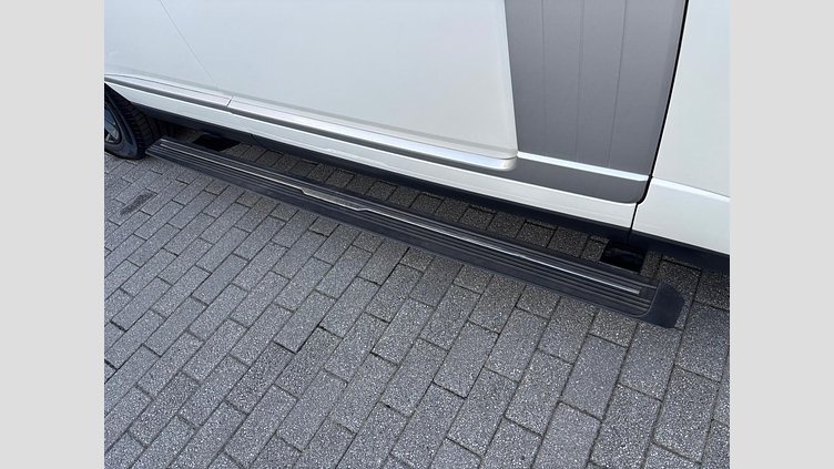 2018 認定中古車 Land Rover Range Rover Fuji White 3.0 litre V6 Supercharged Petrol ヴォーグ