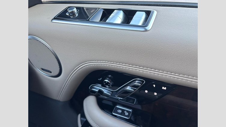 2018 認定中古車 Land Rover Range Rover Fuji White 3.0 litre V6 Supercharged Petrol ヴォーグ