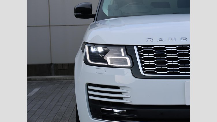 2018 認定中古車 Land Rover Range Rover Fuji White 3.0 litre V6 Supercharged Petrol ヴォーグ