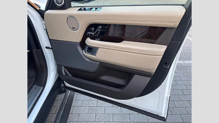 2018 認定中古車 Land Rover Range Rover Fuji White 3.0 litre V6 Supercharged Petrol ヴォーグ