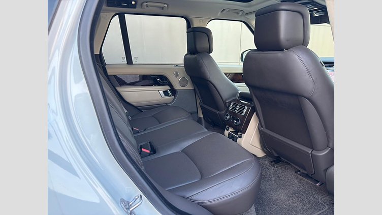 2018 認定中古車 Land Rover Range Rover Fuji White 3.0 litre V6 Supercharged Petrol ヴォーグ