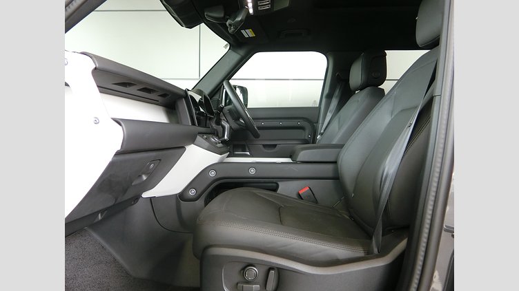 2025 認定中古車 Land Rover Defender 110 カルパチアングレイ D350 ディーゼルマイルドハイブリッド X-Dynamic HSE