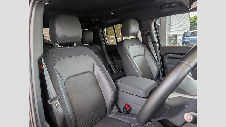 2023 認定中古車 Land Rover Defender 110 アイガーグレイ D300 AWD（AT） X-DYNAMIC SE