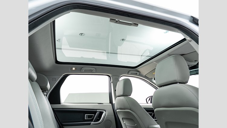 2018 認定中古車 Land Rover Discovery Sport Yulong White 2.0 litre i4P​ SE 7人乗り