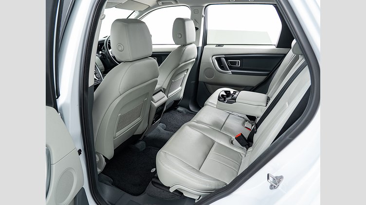2018 認定中古車 Land Rover Discovery Sport Yulong White 2.0 litre i4P​ SE 7人乗り