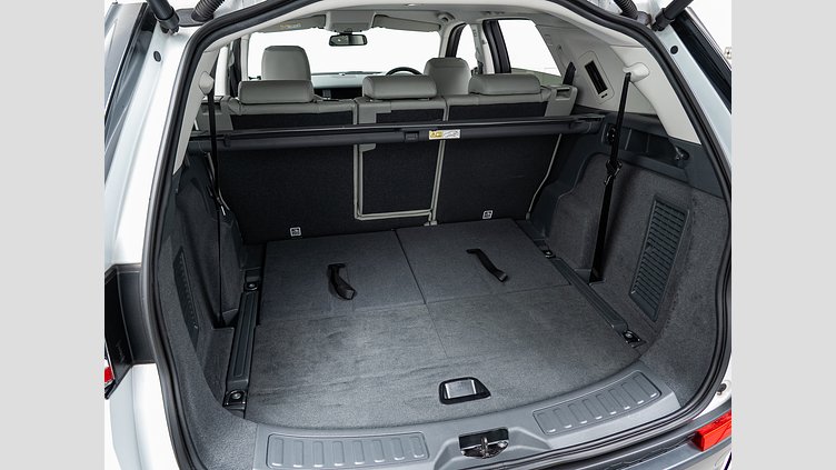 2018 認定中古車 Land Rover Discovery Sport Yulong White 2.0 litre i4P​ SE 7人乗り
