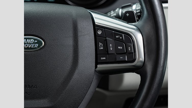 2018 認定中古車 Land Rover Discovery Sport Yulong White 2.0 litre i4P​ SE 7人乗り