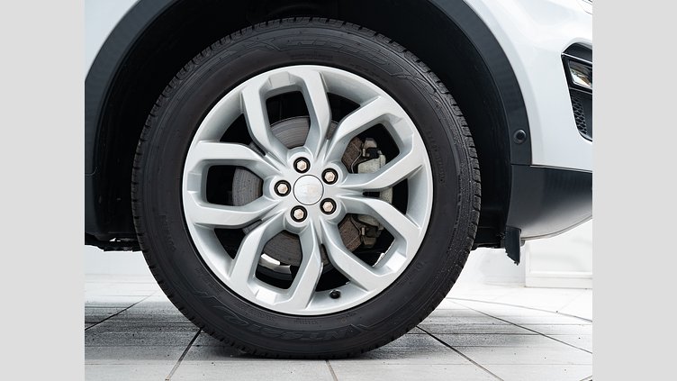 2018 認定中古車 Land Rover Discovery Sport Yulong White 2.0 litre i4P​ SE 7人乗り