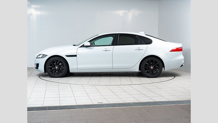 2017 認定中古車 Jaguar XF Yulong White 2.0LPET プレステージ　2.0t