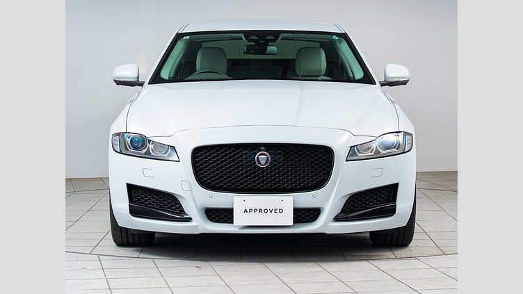 2017 認定中古車 Jaguar XF Yulong White 2.0LPET プレステージ　2.0t