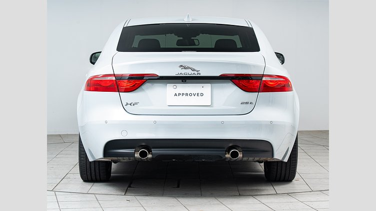 2017 認定中古車 Jaguar XF Yulong White 2.0LPET プレステージ　2.0t