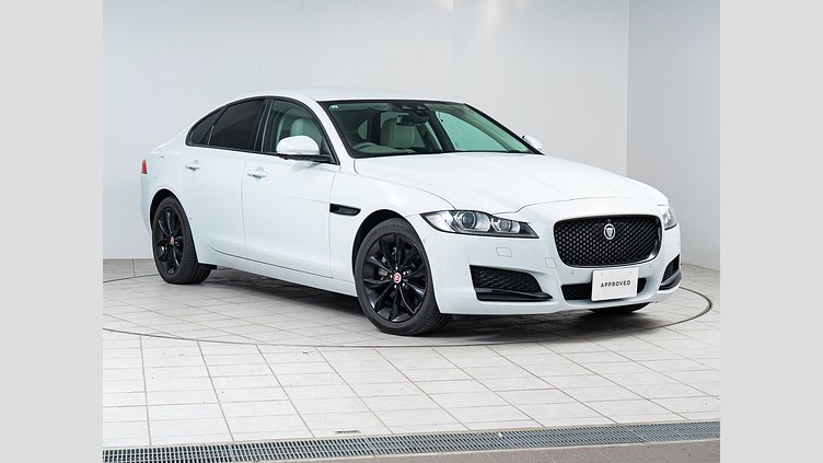 2017 認定中古車 Jaguar XF Yulong White 2.0LPET プレステージ　2.0t