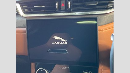 F-Pace 43
