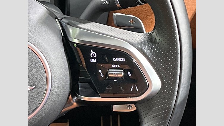 2022 認定中古車 Jaguar F-Pace フジホワイト P250 AWD（オートマチック） R-DYNAMIC HSE