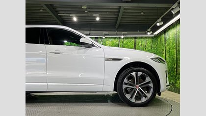 F-Pace 28