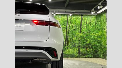 F-Pace 32