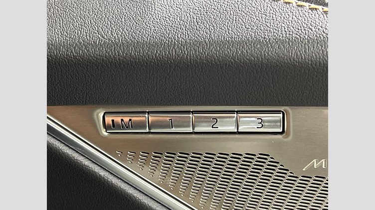 2022 認定中古車 Jaguar F-Pace フジホワイト P250 AWD（オートマチック） R-DYNAMIC HSE