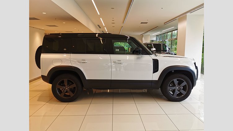 2023 認定中古車 Land Rover Defender 110 フジホワイト P300 AWD（AT） SE