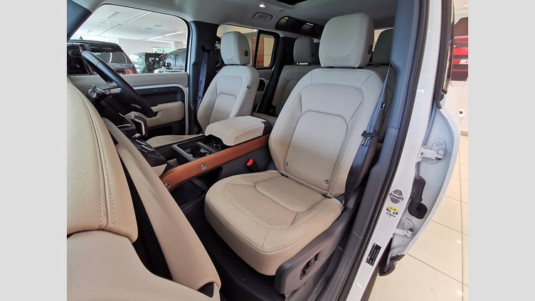 2023 認定中古車 Land Rover Defender 110 フジホワイト P300 AWD（AT） SE