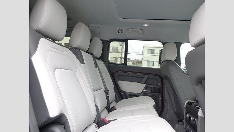 2025 認定中古車 Land Rover Defender 130 セドナレッド D350 ディーゼルマイルドハイブリッド X-Dynamic SE