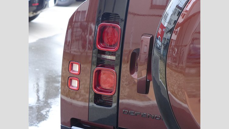 2025 認定中古車 Land Rover Defender 130 セドナレッド D350 ディーゼルマイルドハイブリッド X-Dynamic SE