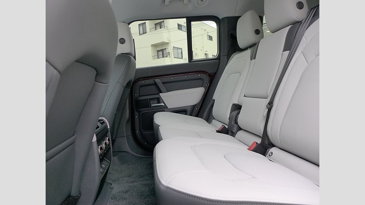2025 認定中古車 Land Rover Defender 130 セドナレッド D350 ディーゼルマイルドハイブリッド X-Dynamic SE