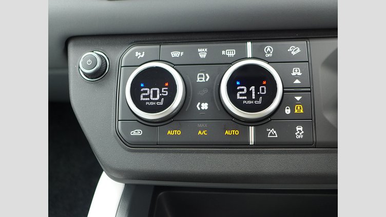 2025 認定中古車 Land Rover Defender 130 セドナレッド D350 ディーゼルマイルドハイブリッド X-Dynamic SE