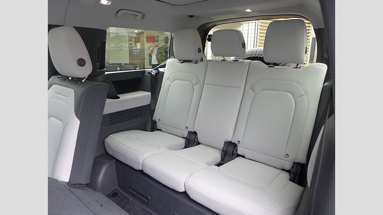 2025 認定中古車 Land Rover Defender 130 セドナレッド D350 ディーゼルマイルドハイブリッド X-Dynamic SE