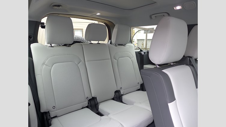 2025 認定中古車 Land Rover Defender 130 セドナレッド D350 ディーゼルマイルドハイブリッド X-Dynamic SE
