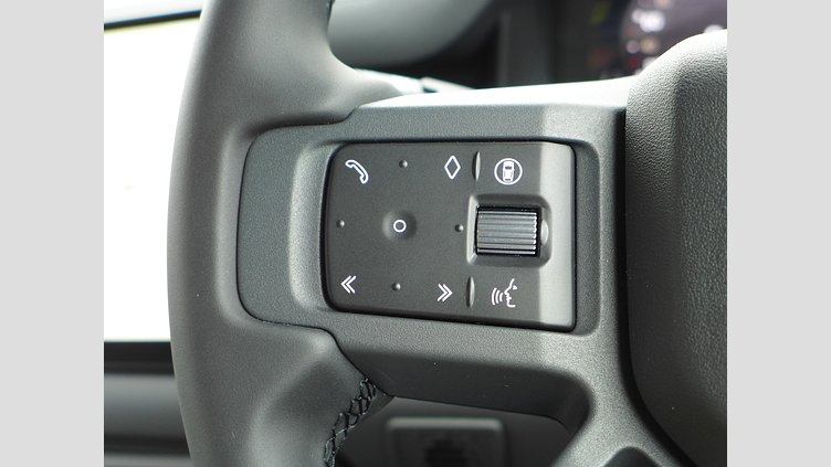 2025 認定中古車 Land Rover Defender 130 セドナレッド D350 ディーゼルマイルドハイブリッド X-Dynamic SE