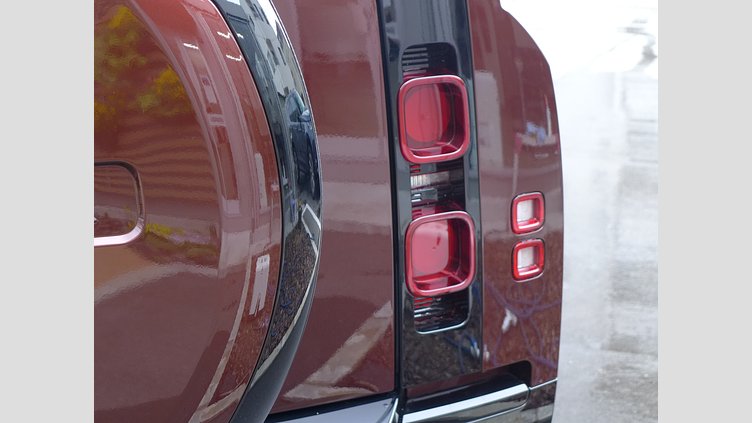 2025 認定中古車 Land Rover Defender 130 セドナレッド D350 ディーゼルマイルドハイブリッド X-Dynamic SE