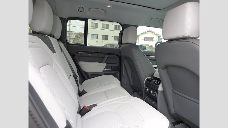 2025 認定中古車 Land Rover Defender 130 セドナレッド D350 ディーゼルマイルドハイブリッド X-Dynamic SE